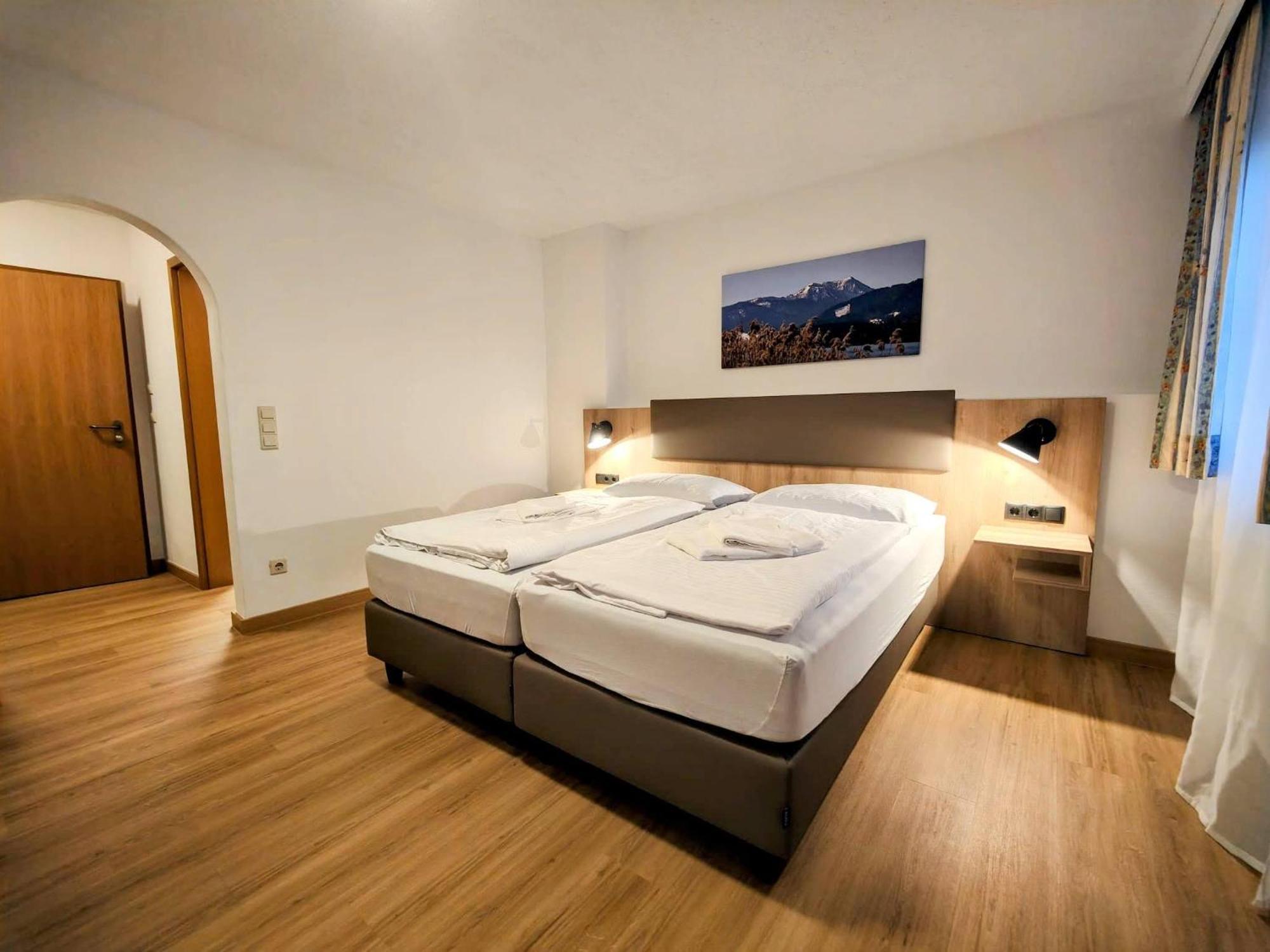 A8 Hotel Im Darchinger Hof Bed & Breakfast - Zwischen Holzkirchen Und Weyarn - Zwischen Muenchen Salzburg Und Innsbruck - Kurz Vor Dem Irschenberg Exteriör bild