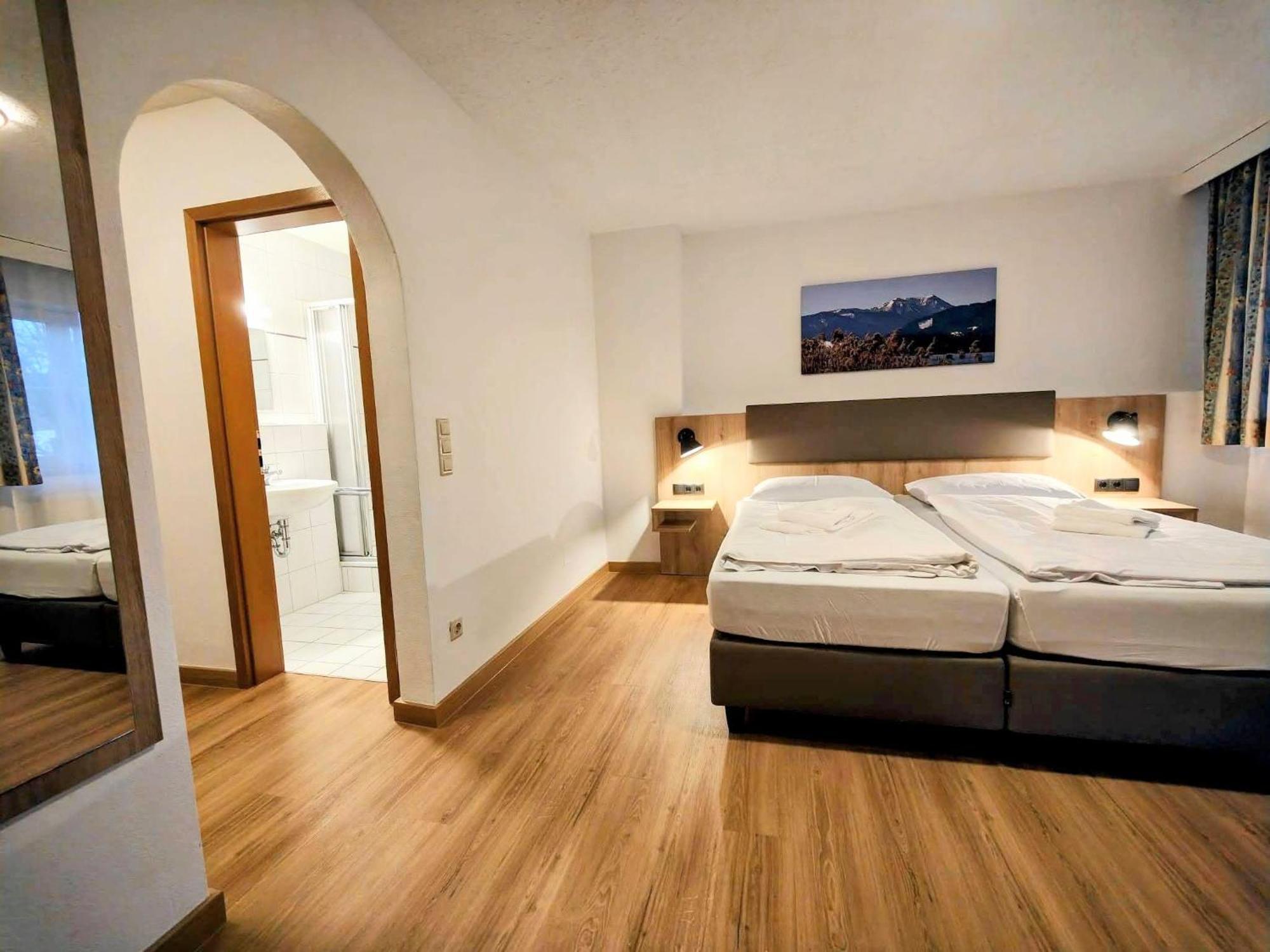 A8 Hotel Im Darchinger Hof Bed & Breakfast - Zwischen Holzkirchen Und Weyarn - Zwischen Muenchen Salzburg Und Innsbruck - Kurz Vor Dem Irschenberg Exteriör bild
