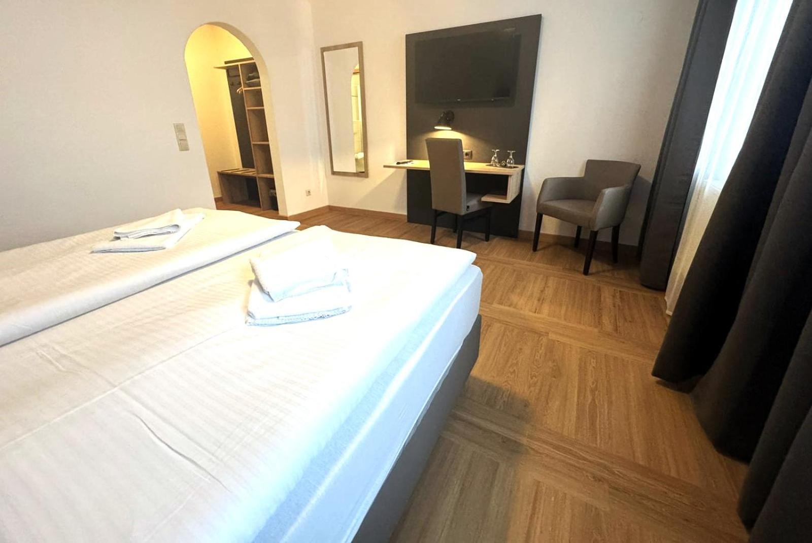 A8 Hotel Im Darchinger Hof Bed & Breakfast - Zwischen Holzkirchen Und Weyarn - Zwischen Muenchen Salzburg Und Innsbruck - Kurz Vor Dem Irschenberg Exteriör bild