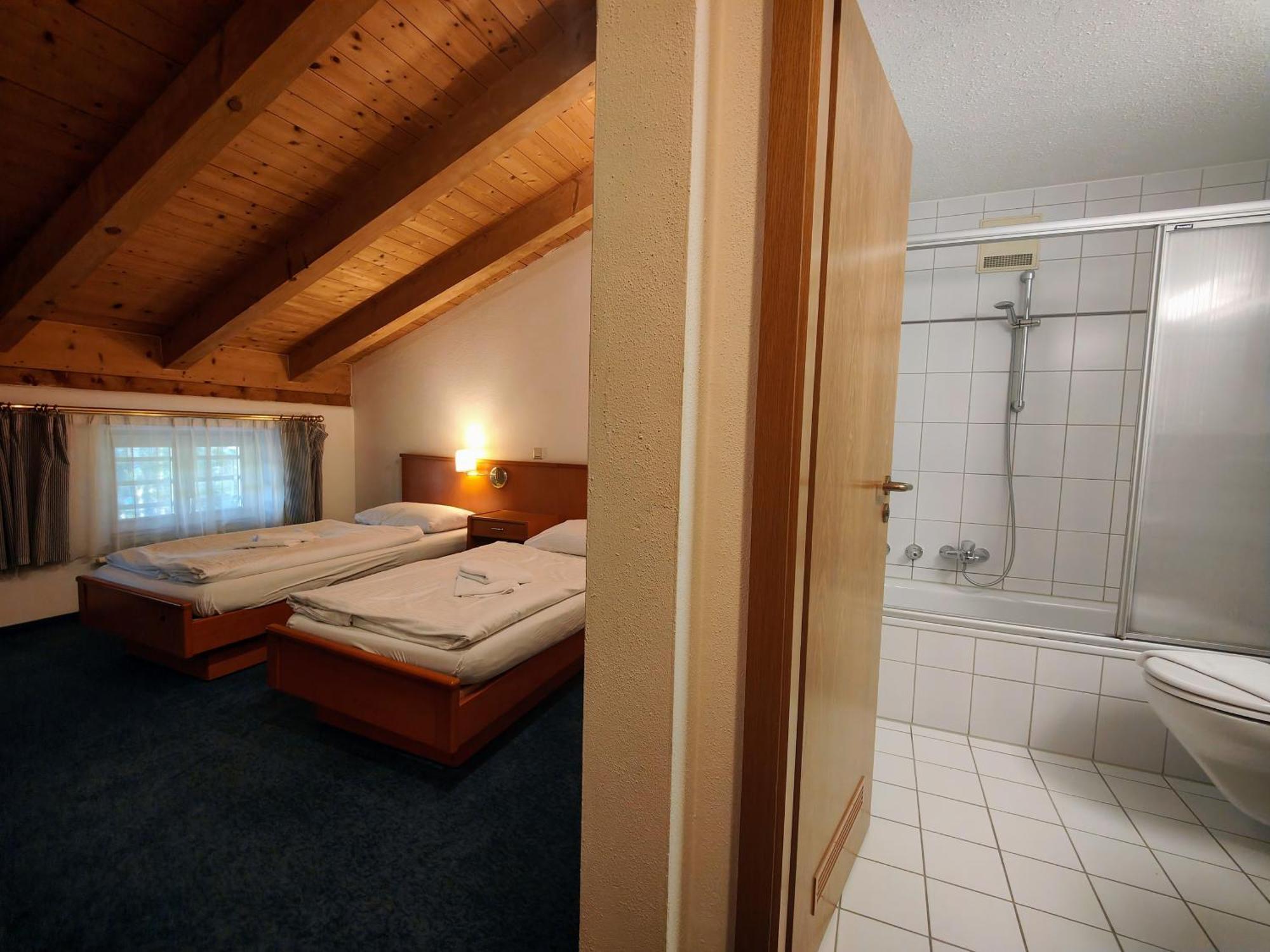 A8 Hotel Im Darchinger Hof Bed & Breakfast - Zwischen Holzkirchen Und Weyarn - Zwischen Muenchen Salzburg Und Innsbruck - Kurz Vor Dem Irschenberg Rum bild
