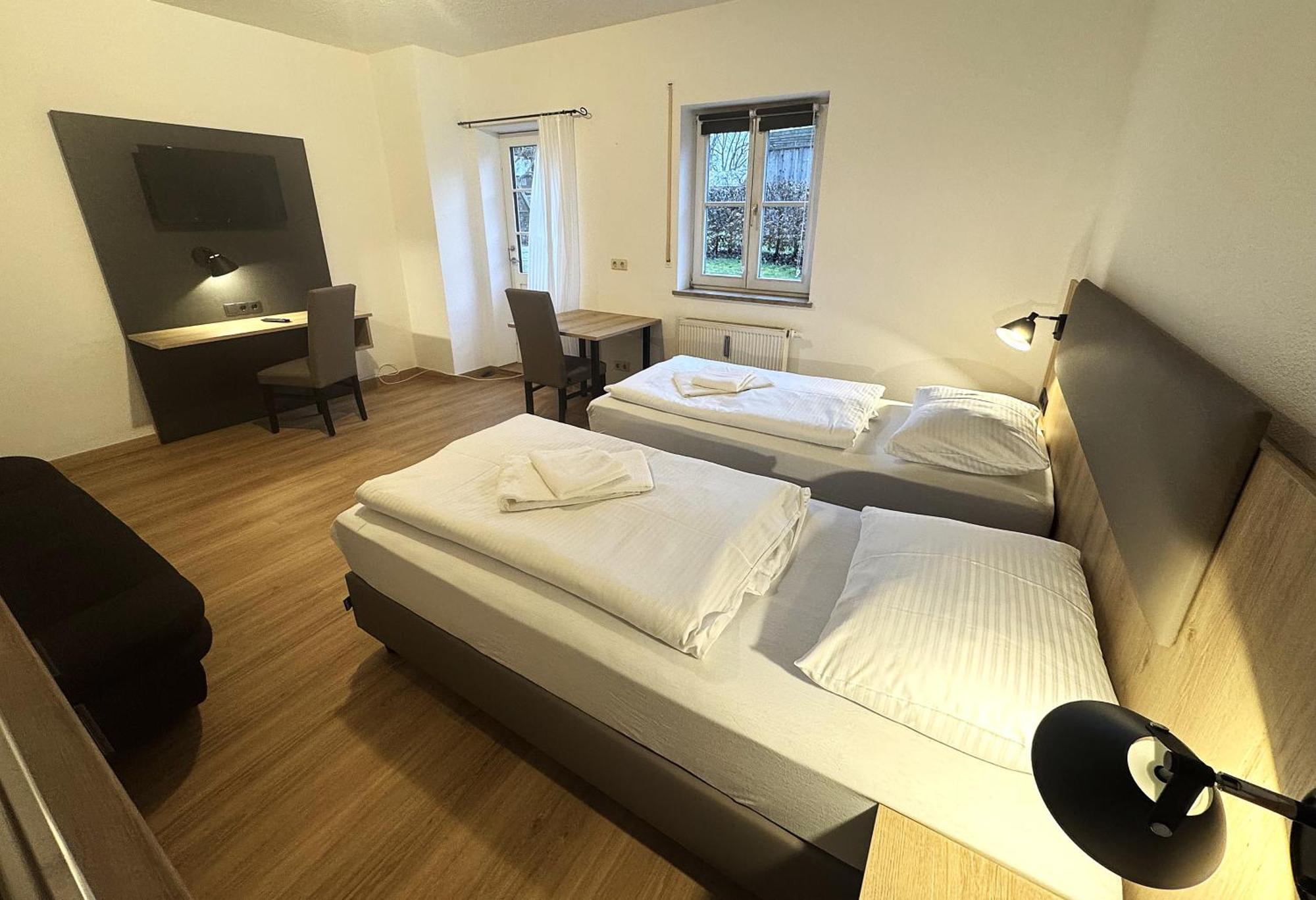 A8 Hotel Im Darchinger Hof Bed & Breakfast - Zwischen Holzkirchen Und Weyarn - Zwischen Muenchen Salzburg Und Innsbruck - Kurz Vor Dem Irschenberg Exteriör bild