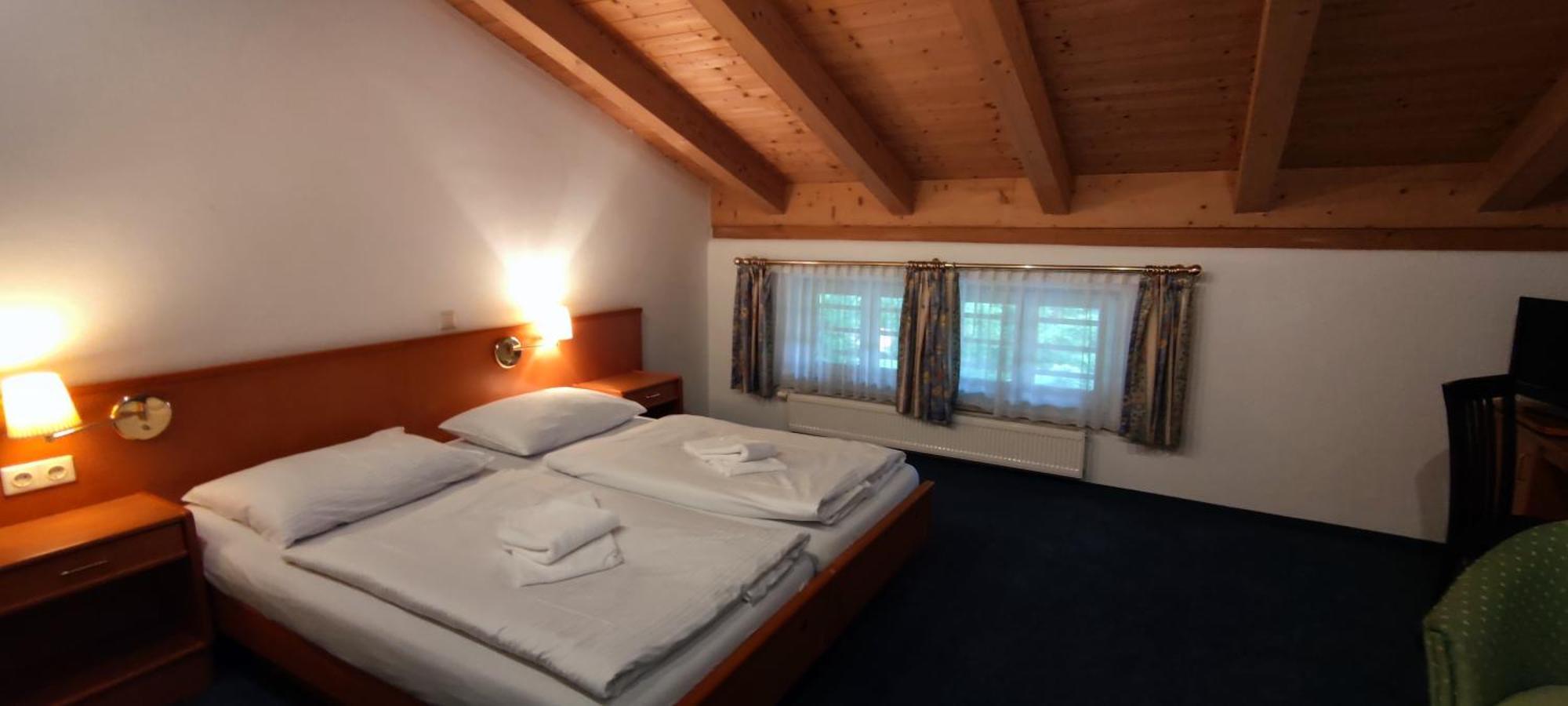 A8 Hotel Im Darchinger Hof Bed & Breakfast - Zwischen Holzkirchen Und Weyarn - Zwischen Muenchen Salzburg Und Innsbruck - Kurz Vor Dem Irschenberg Rum bild
