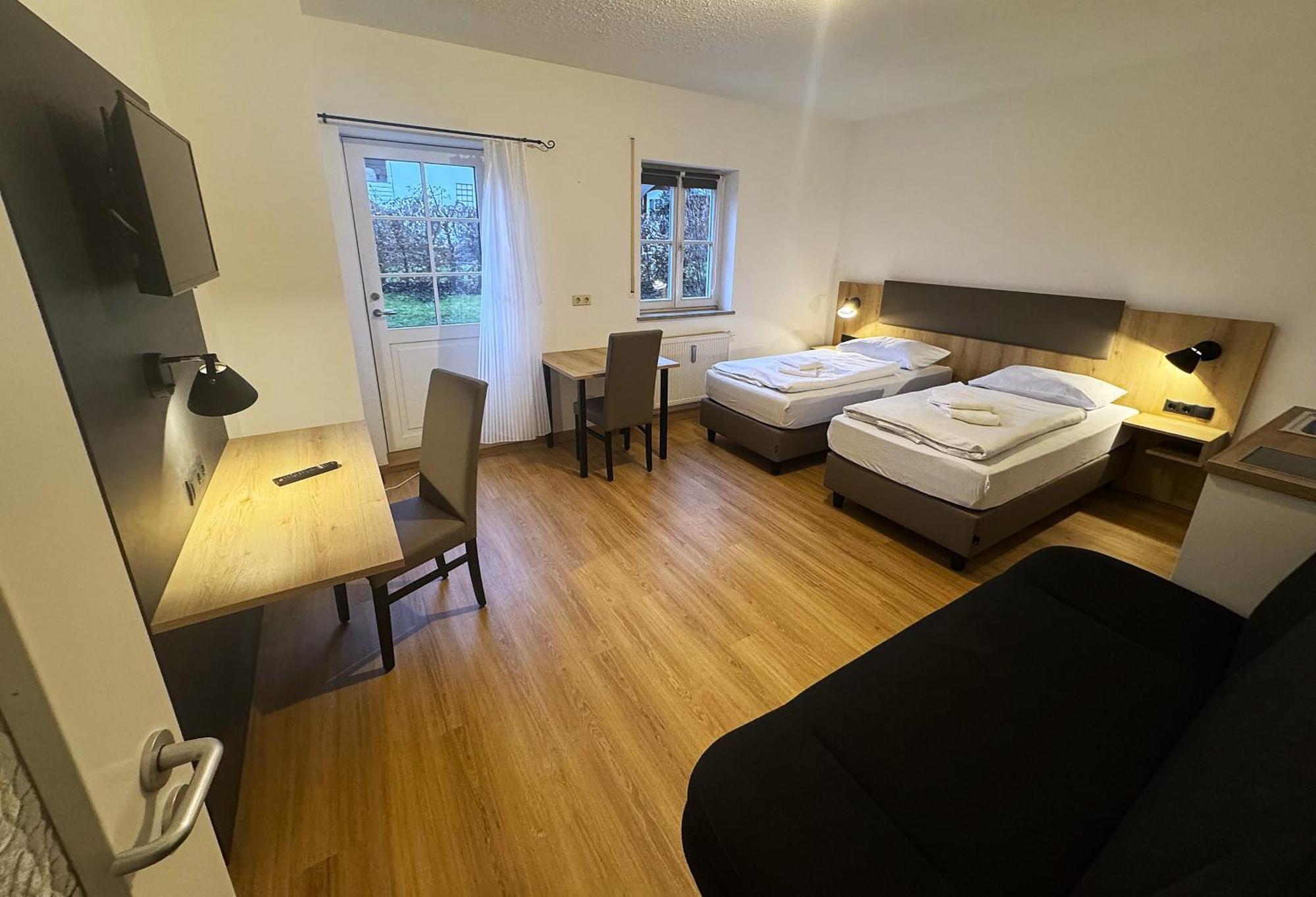 A8 Hotel Im Darchinger Hof Bed & Breakfast - Zwischen Holzkirchen Und Weyarn - Zwischen Muenchen Salzburg Und Innsbruck - Kurz Vor Dem Irschenberg Exteriör bild