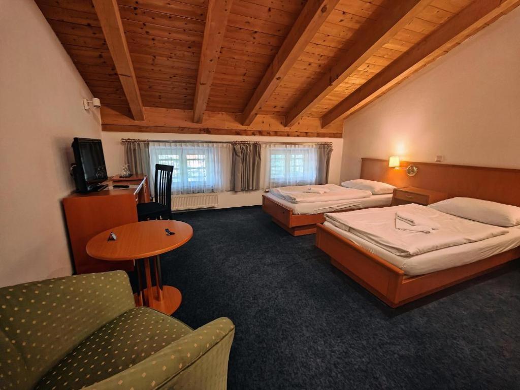A8 Hotel Im Darchinger Hof Bed & Breakfast - Zwischen Holzkirchen Und Weyarn - Zwischen Muenchen Salzburg Und Innsbruck - Kurz Vor Dem Irschenberg Exteriör bild